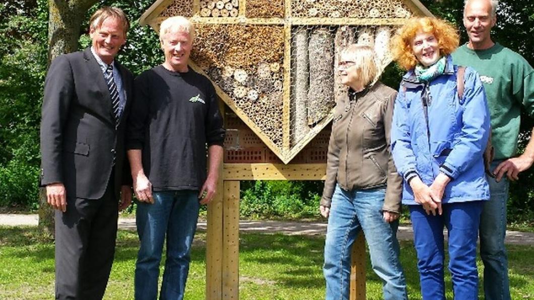 Bijenhotel-natuurspeeltuin-Medemblik.jpg